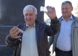 В Терновке вскрыли капсулу с письмом потомкам