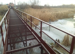 В селе Чигорак под Борисоглебском построили новый пешеходный мост вместо опасного старого