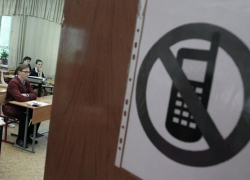 Борисоглебского девятиклассника удалили с экзамена из-за звонка будильника в телефоне