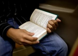 Чтобы время в пути пролетало незаметно… Борисоглебская Централизованная библиотечная система проводит акцию «Возьми в дорогу книгу».