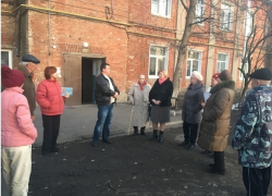 Жители ул. Сенной г. Борисоглебска решили украсить подъезд своего дома портретами летчиков-героев