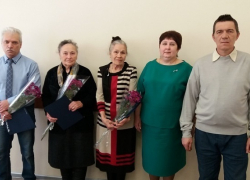 Андрей Пищугин вручил 5 сертификатов на приобретение жилья вынужденным переселенцам