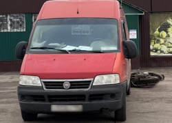 Грузовик, сдавая задом, сбил женщину на мопеде в Новохоперском районе