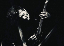 Карантин не помеха: фронтмен группы «Агата Кристи» Вадим Самойлов проведет онлайн-концерт при поддержке Wink