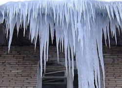 МЧС Воронежской области предупреждает жителей региона об опасных сосульках