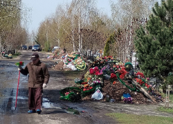 Как выглядят кладбища Борисоглебска за день до Пасхи