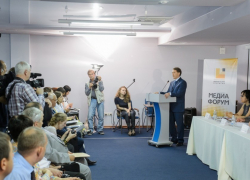 Губернатор Воронежской области пожурил информационные порталы за "чернуху"  и высказался за сохранение районных СМИ