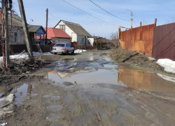 Пока администрация готовится красиво открыть благоустроенную набережную в Борисоглебске, соседние улицы утопают в грязи