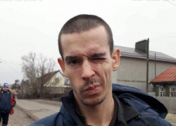 Воронежцы напуганы бомжем-беглецом, порезавшим полицейских