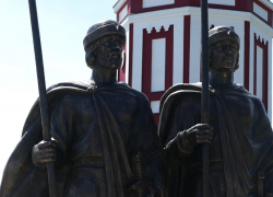 В Борисоглебске открыли памятник  небесным покровителям города