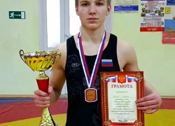 Юнармеец из Борисоглебска занял первое место на турнире по греко-римской борьбе