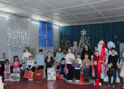 Мечты грибановских детей исполнили на «Елке желаний» депутаты Воронежской облДумы