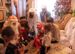 В Борисоглебске Дед Мороз подарил сказку тридцати особенным детям