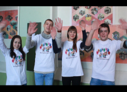 В Борисоглебске поздравили студентов конфетами