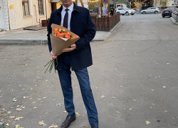 Самый экстравагантный чиновник-блогер из правительства Воронежской области поздравил дам с праздником