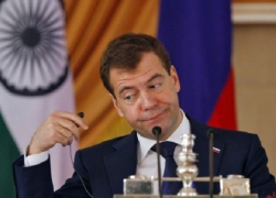 Россияне требуют назначить премьер-министру РФ зарплату, равную прожиточному минимуму