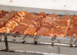 Опасную шашлычную закрыли на автостанции в Анне