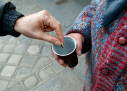 "Нуждающиеся" на улицах Борисоглебска. Сострадание - лучшее средство для заработка?