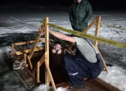 В селе под Новохоперском в купель окунулись даже маленькие дети 