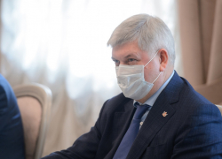 Губернатор выпустил новый указ о продлении ковидных ограничений для пенсионеров в Воронежской области