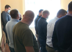 Обвиняемых во взятках на трассе «Воронеж-Курск-Борисоглебск» инспекторов  освободили  от наказания