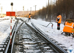 Один человек погиб и один лишился ноги при наезде поезда на рабочих в Воронежской области