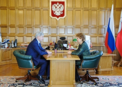 Александр Гусев обсудил модернизацию детских поликлиник с Галиной Кареловой