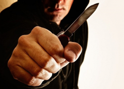 В Новохоперском районе грабитель ворвался в дом пенсионерки и забрал тысячу рублей