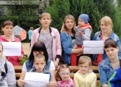 Прозябающие в нищете матери воронежских детей-инвалидов просят помощи у Путина