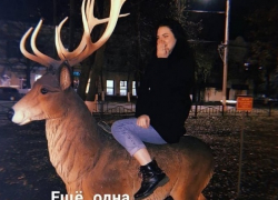 В Борисоглебске очередная «фрося» оседлала оленя