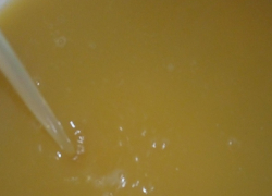 Жители Новохоперского района пожаловались на «апельсиновый сок» в водопроводе