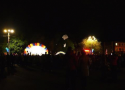 Над ночным Борисоглебском взлетел голубь мира