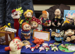 В Борисоглебском ЦДК «Звездный» прошла выставка-ярмарка «Подарок для самой любимой»