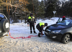 В Борисоглебске сотрудники ГИБДД пришли на помощь замерзающей автомобилистке