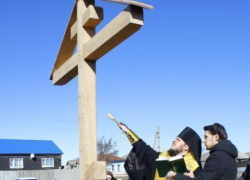 Епископ Борисоглебский и Бутурлиновский Сергий освятил поклонный крест на месте будущего строительства храма