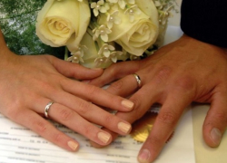 Молодоженов обяжут перед свадьбой заключать брачный контракт