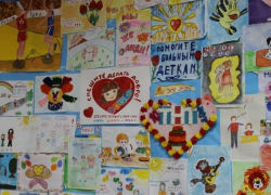 Вячеслав Владимиров выставил свой желтый галстук на торги