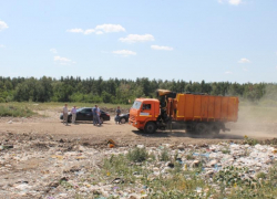 В Борисоглебске ветер превращает кладбище в помойку