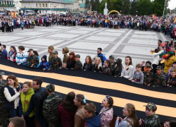 Музыкальный флешмоб в честь Дня Победы прошел на центральной площади Борисоглебска 