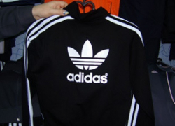 В магазинах Борисоглебска обнаружили контрафактной одежды на 350 тыс. рублей