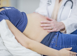 Правительство России намерено бороться с увеличением возраста первородящих россиянок