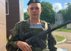 «Мальчишка с лучезарной улыбкой»: в Новохоперском районе простились с 24-летним десантником, погибшим в СВО