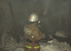 Автомобиль BMW сгорел в двухэтажном гараже в Новохоперском районе 