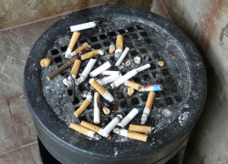 Минздрав предложил штрафовать работников за перекуры и проверять на опьянение алкотестером