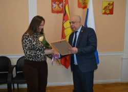 Жилищные сертификаты вручили семьям в Терновском районе