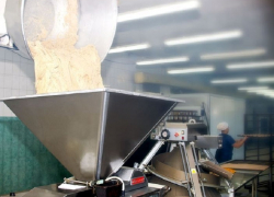 В Поворино неосторожному пекарю отрезало пальцы