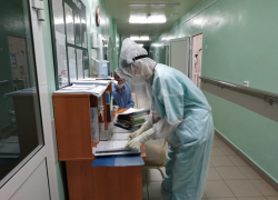 Не только «врачи-герои»: кто помогает бороться с коронавирусом в Воронежской области