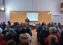 Андрей Пищугин обсудил вопросы питания и высшего образования с родителями борисоглебских школьников