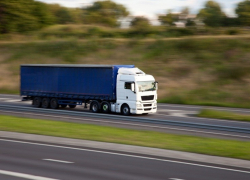 В Воронежской области грузовикам и рейсовым автобусам ограничат движение в жару