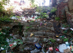 В Борисоглебске многострадальную лестницу возле городского парка вновь загадили горожане